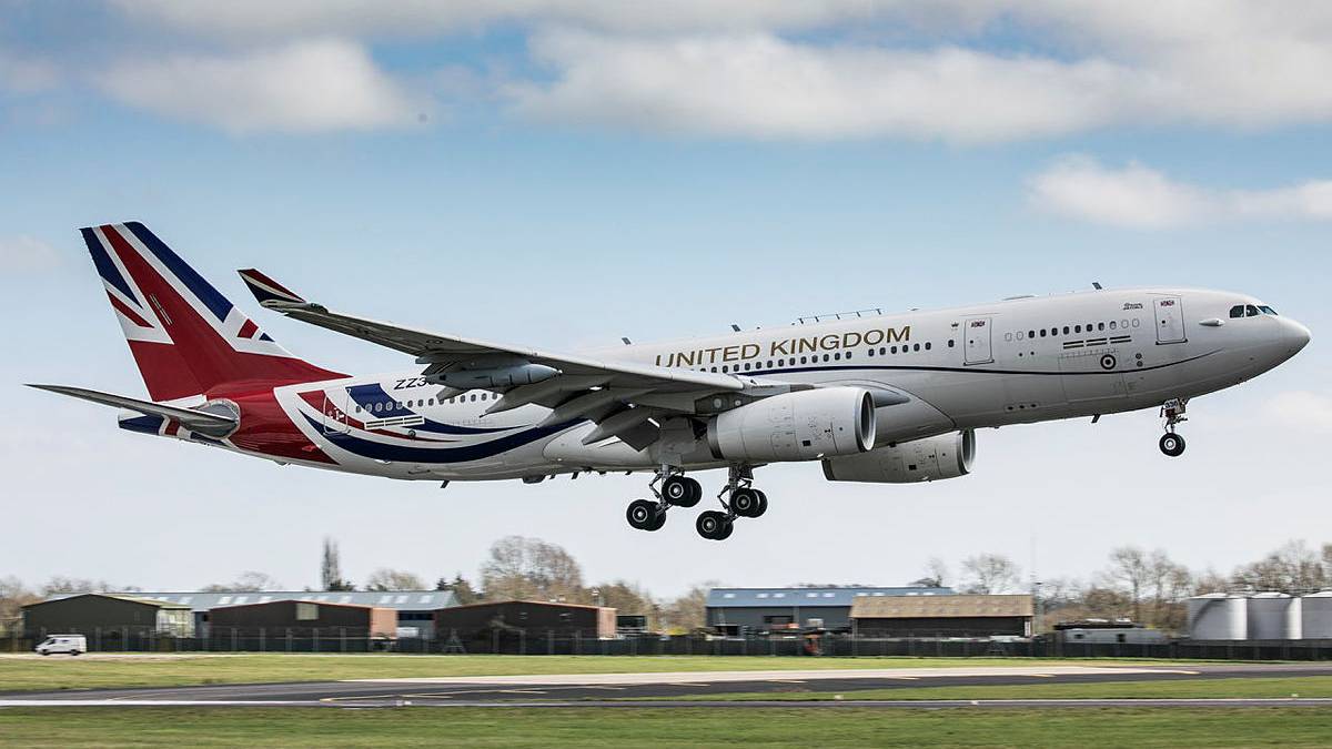 How The Other Half Fly: RAF Voyager Ferries William And Kate On Caribbean Tour