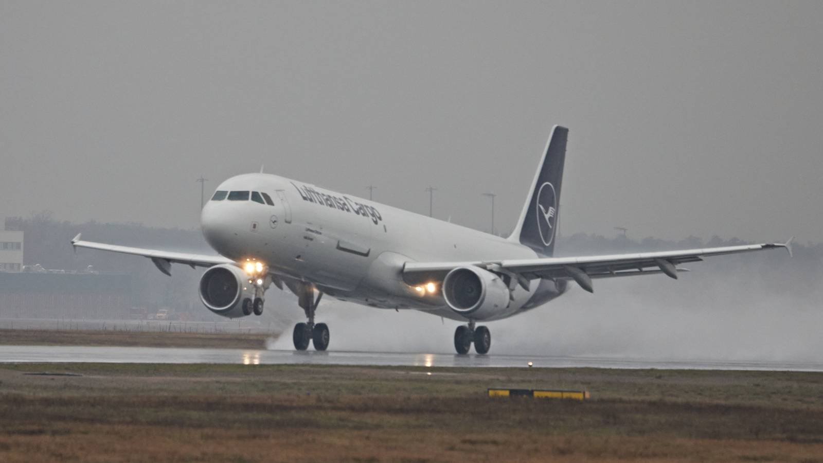 Lufthansa Operates Its First Airbus A321 Converted Freighter Flight