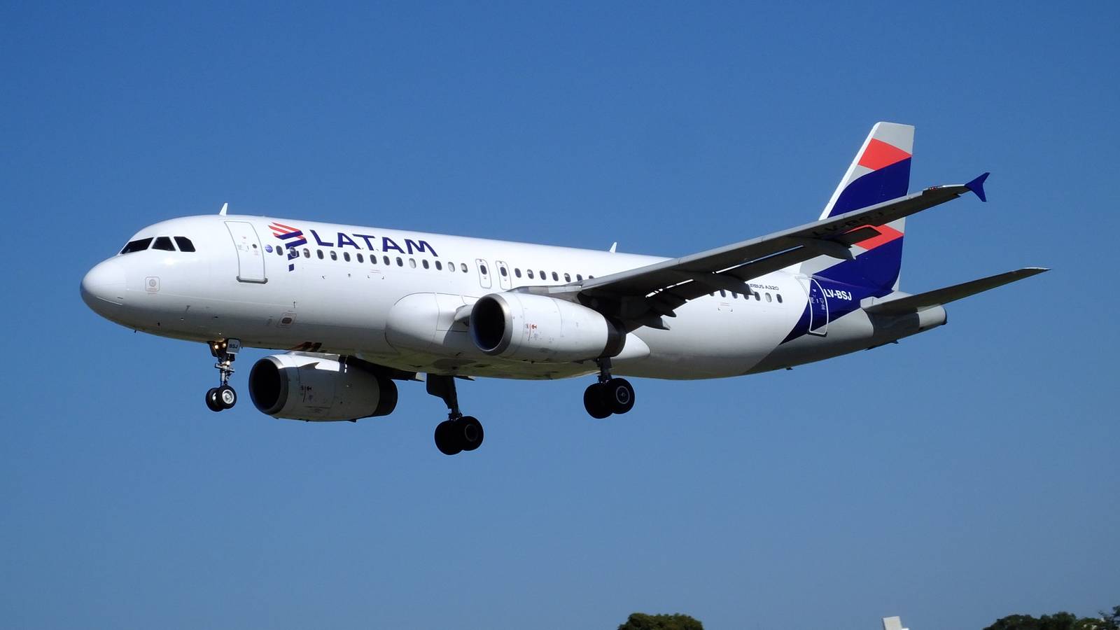 LATAM Airbus A320 Lands With Landing Gear Pointing The Wrong Way