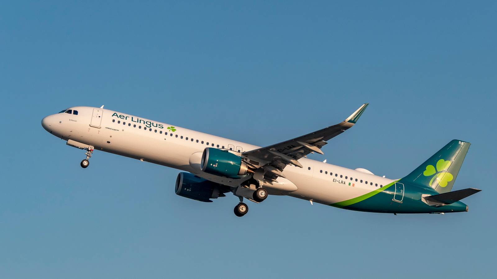 Pre-Recorded Announcement Accidentally Tells Aer Lingus Passengers To Prepare For A Water Landing