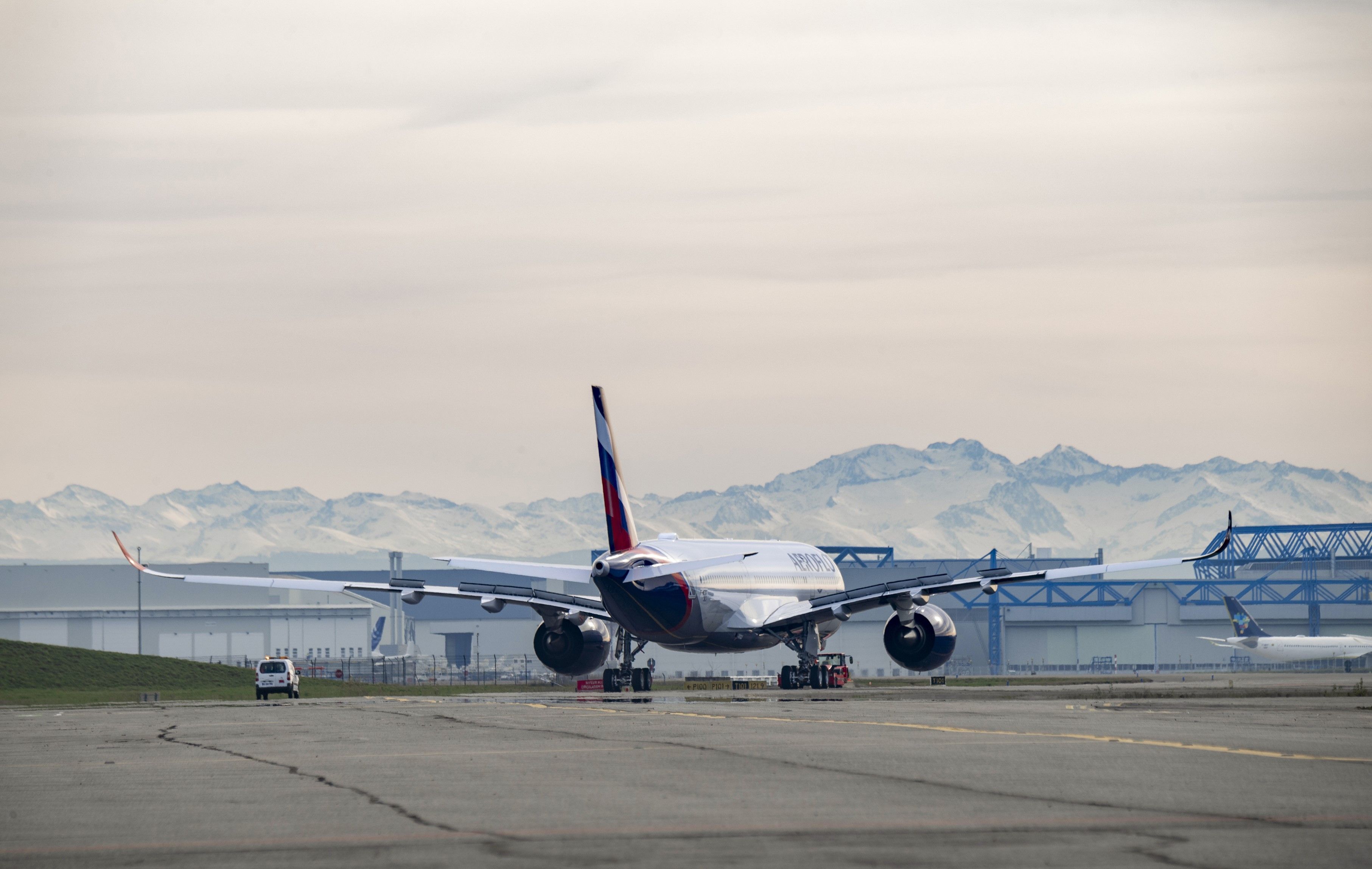 China Follows Sanctions Refusing Spare Parts For Russian Airlines