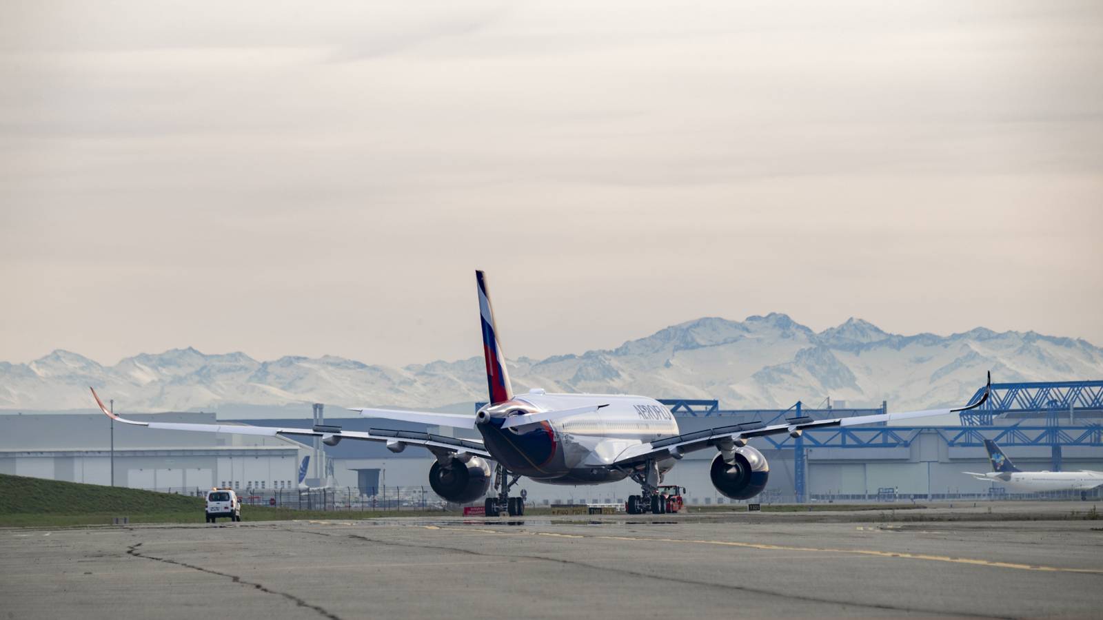 China Follows Sanctions Refusing Spare Parts For Russian Airlines