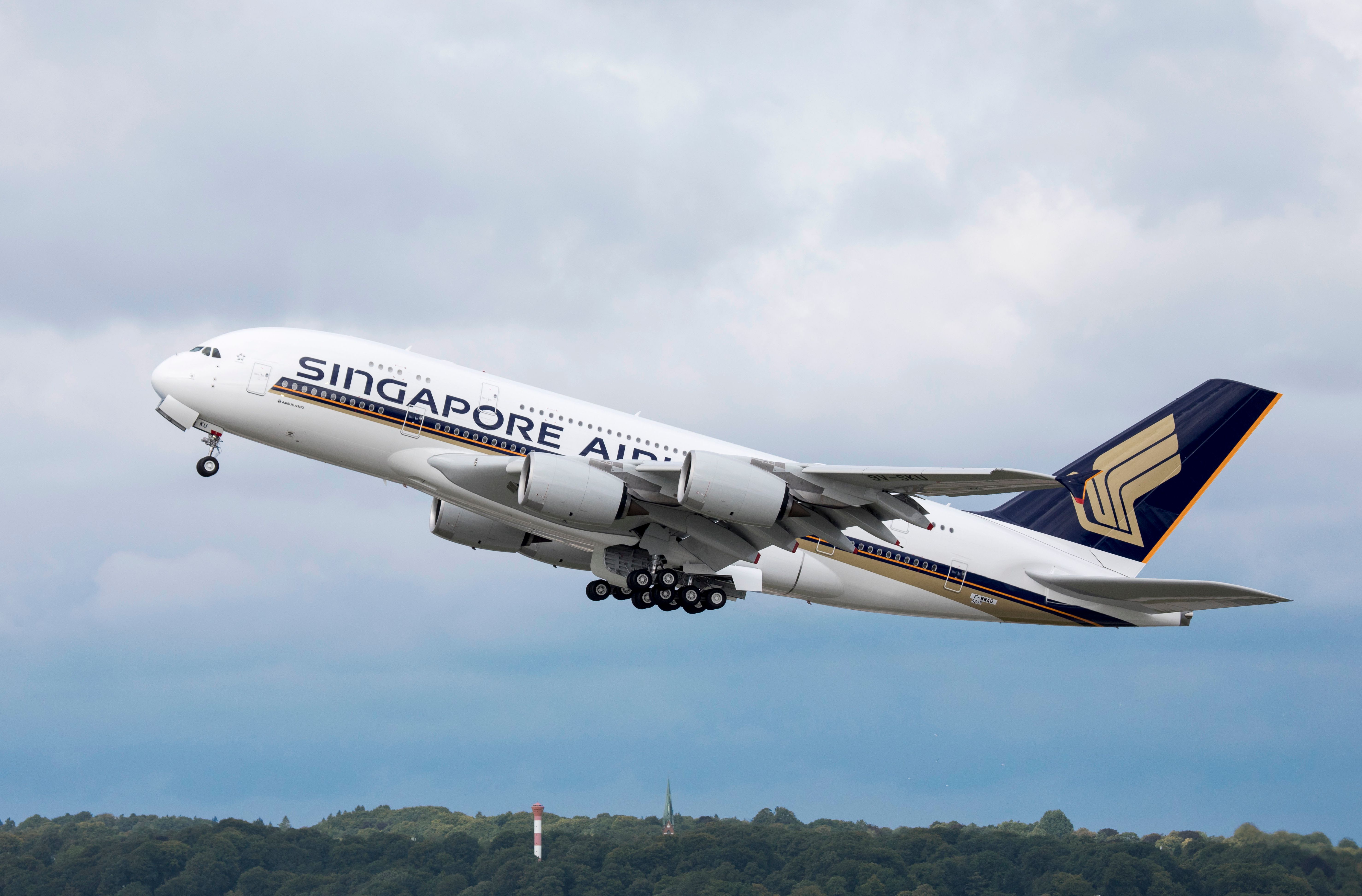 Why Singapore Airlines Flew 2 A380s & 2 A350s To Barcelona Together
