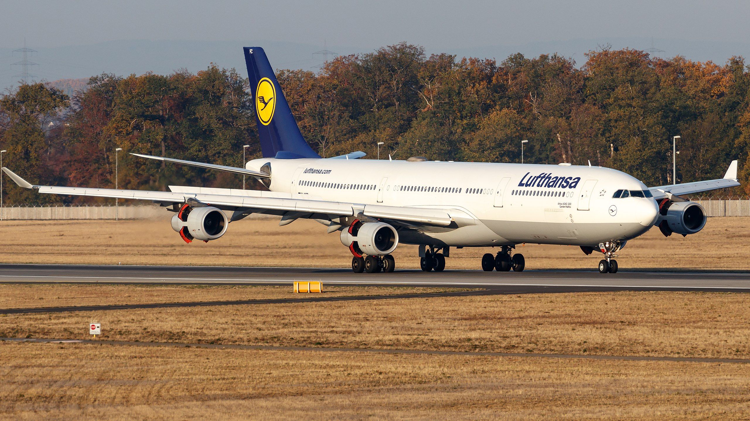 Landing Gear Issue Forces Lufthansa Airbus A340 Into Frankfurt Go
