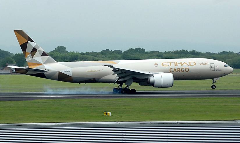 Etihad Cargo 777 Landing
