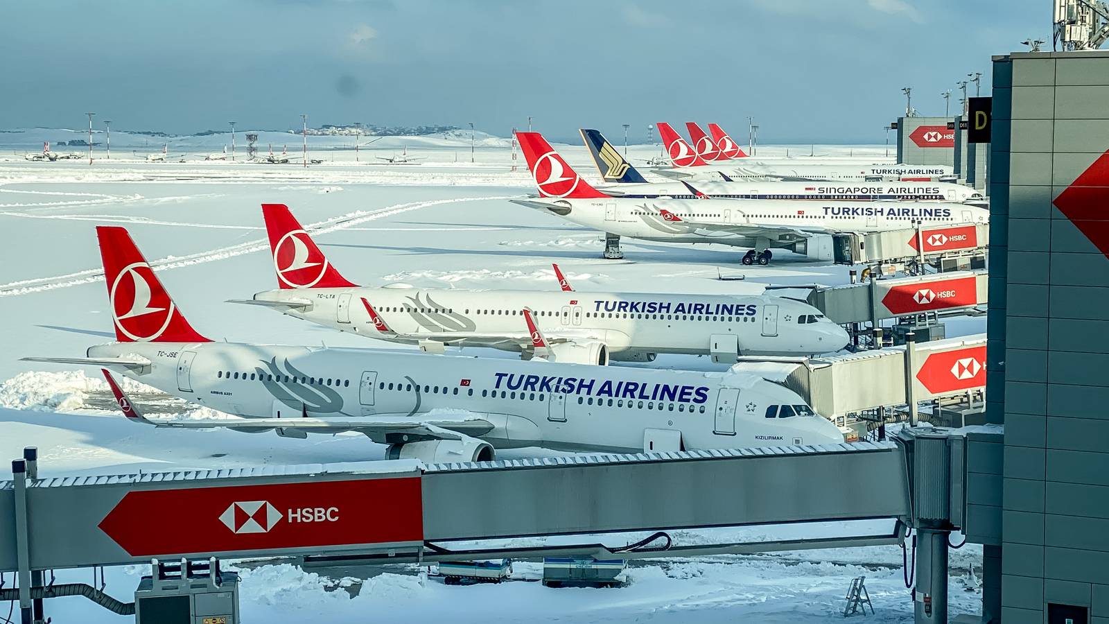 Istanbul Snowstorm Prompts 200+ Turkish Airlines Flight Cancelations