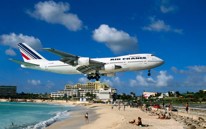 A Popular Hobby: The Evolution Of Planespotting