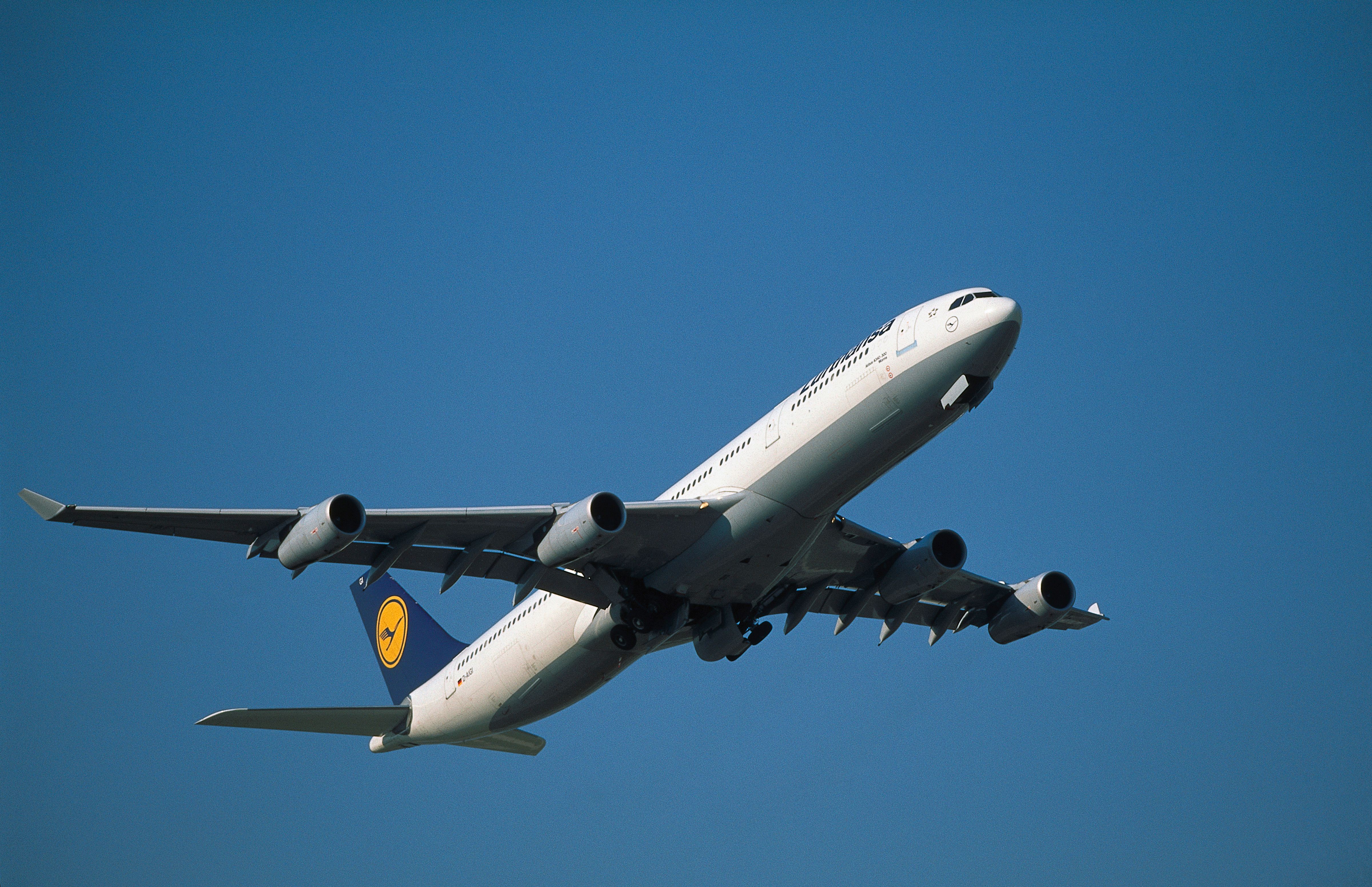 Lufthansa Airbus A340 Returns To Frankfurt With Cargo Door Warning