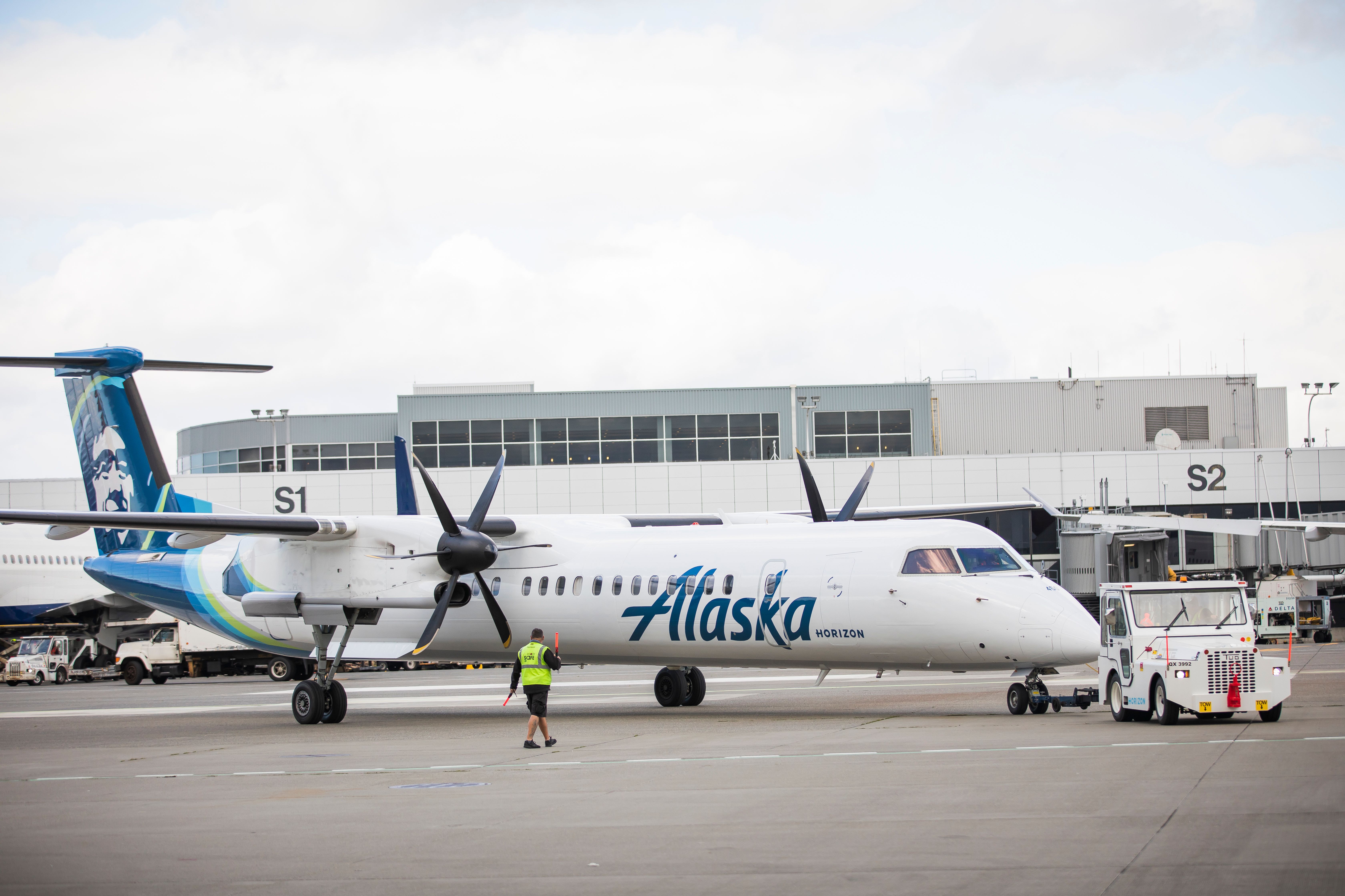 Retiring Soon: Alaska Airlines' Turboprop Q400 Operations Explored