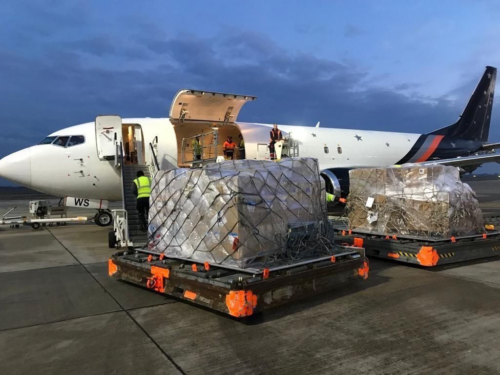UK Flies Medical Help To Ukraine On 30-Year-Old 737-400