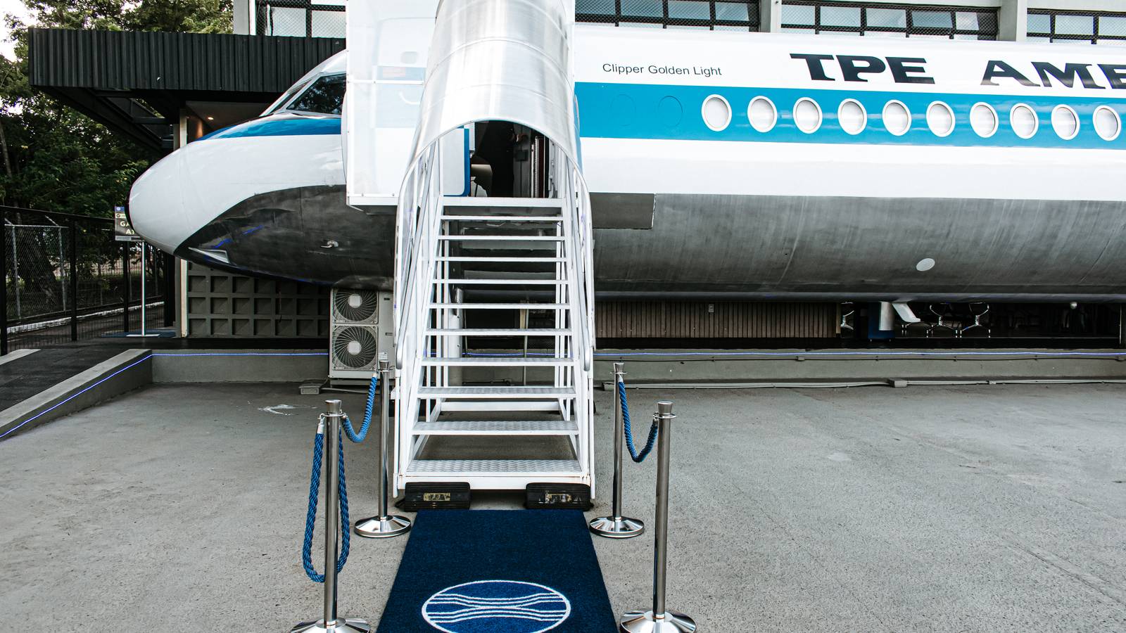 You Can Fly On A Fokker 100 In 2022 Without Leaving The Ground