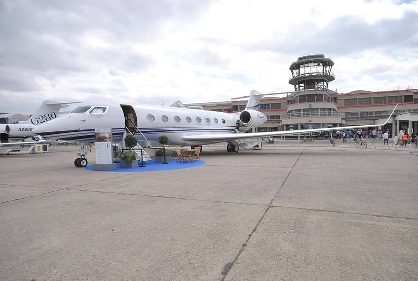 Roman Abramovich's Private Jet: A Flying 767 Mansion