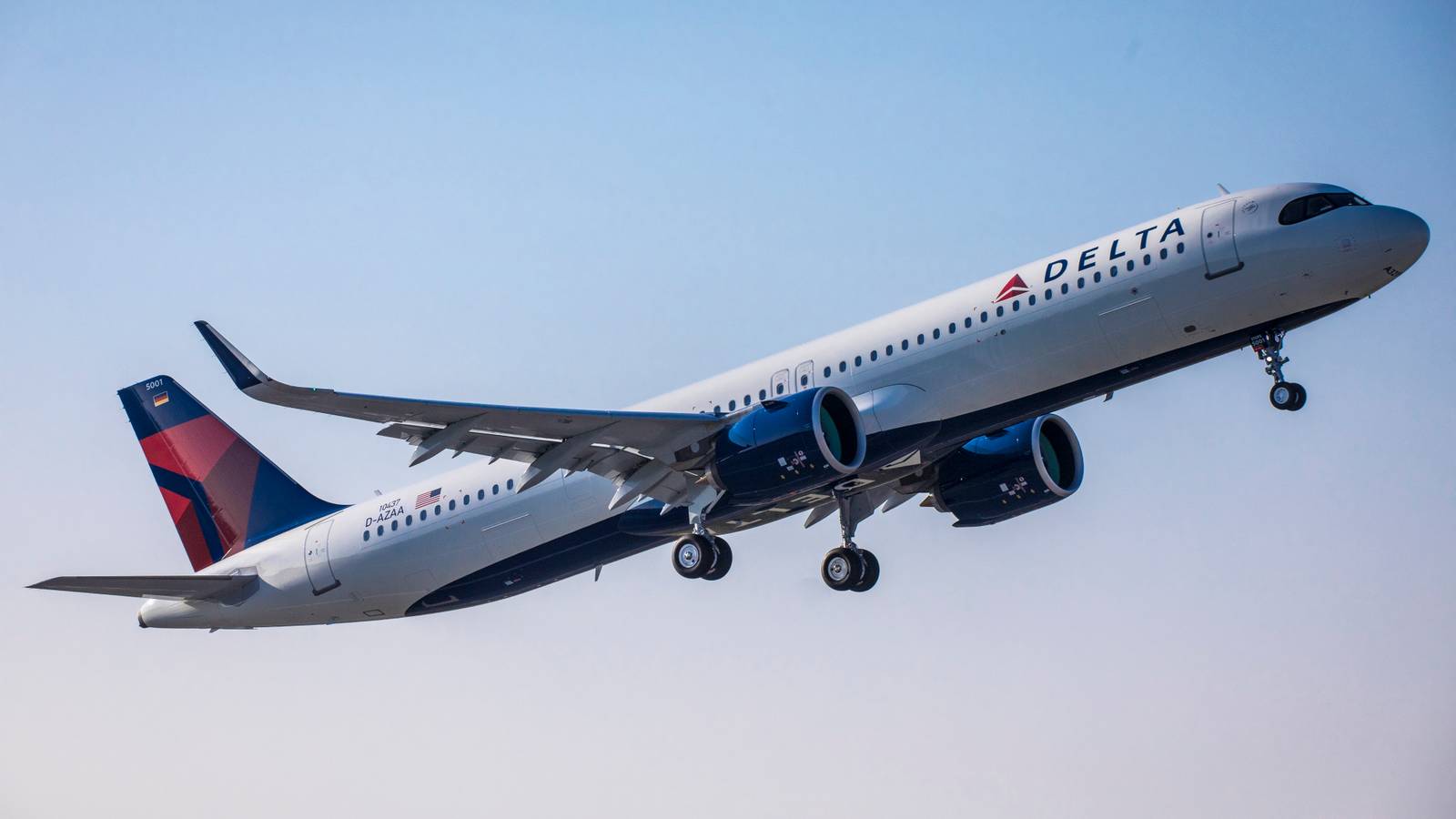 Drunk Delta Air Lines Passenger Charged After Kissing Flight Attendant