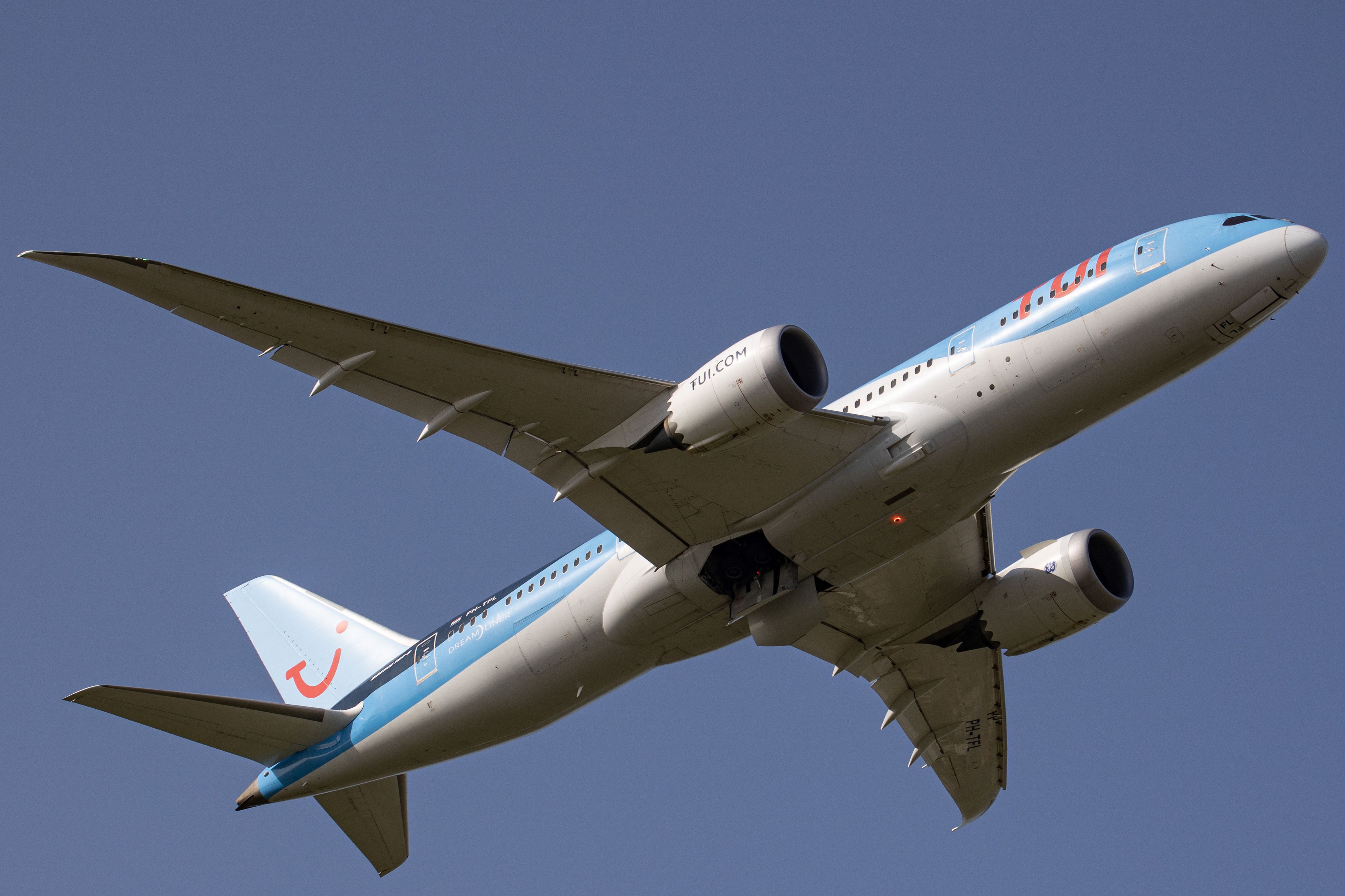 Passengers Stuck In Curaçao After TUI Netherlands Boeing 787 Makes Easter Diversion