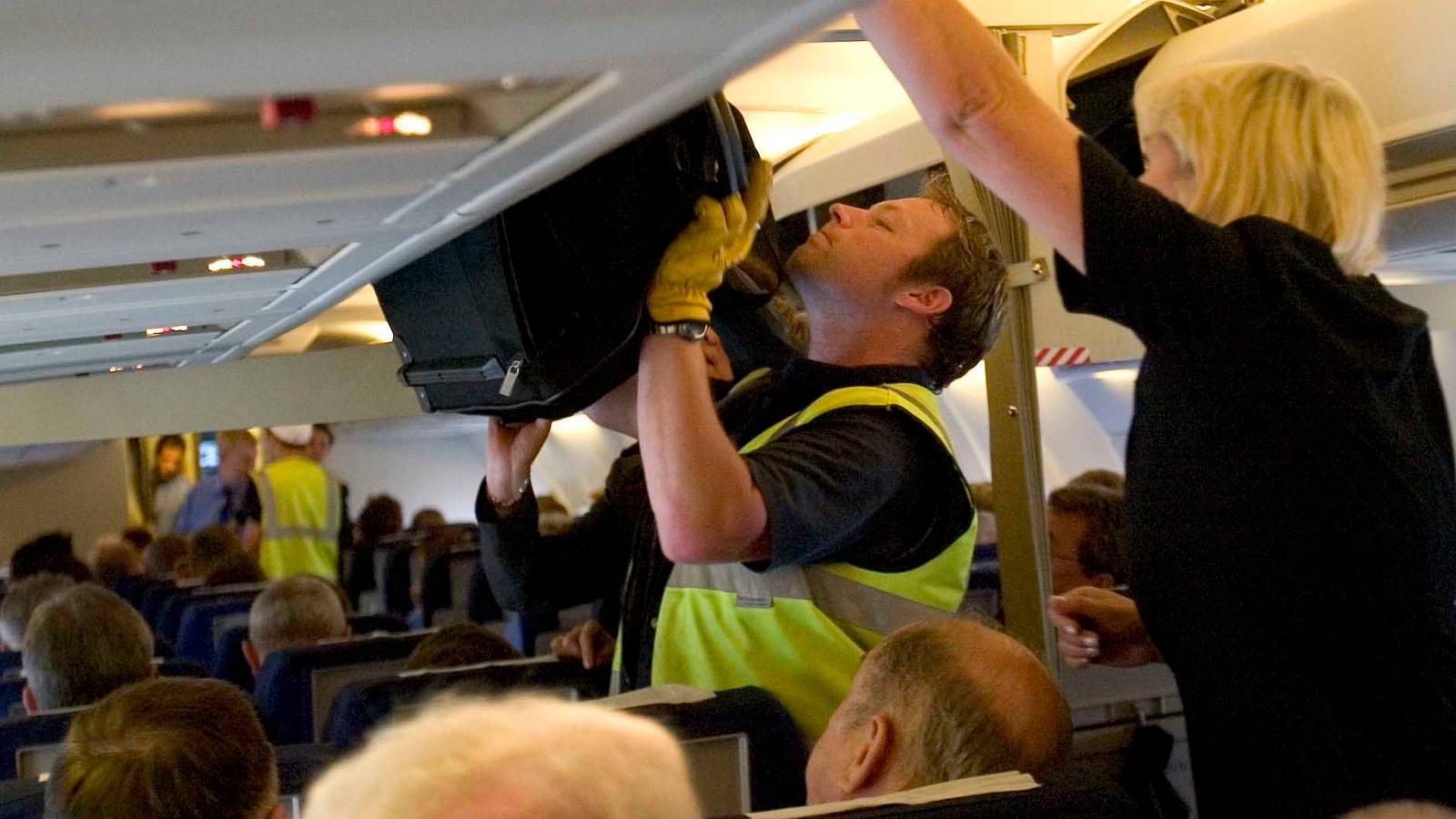 Opinion: Full Service Short-Haul Airlines Should Charge For Some Carry On Baggage