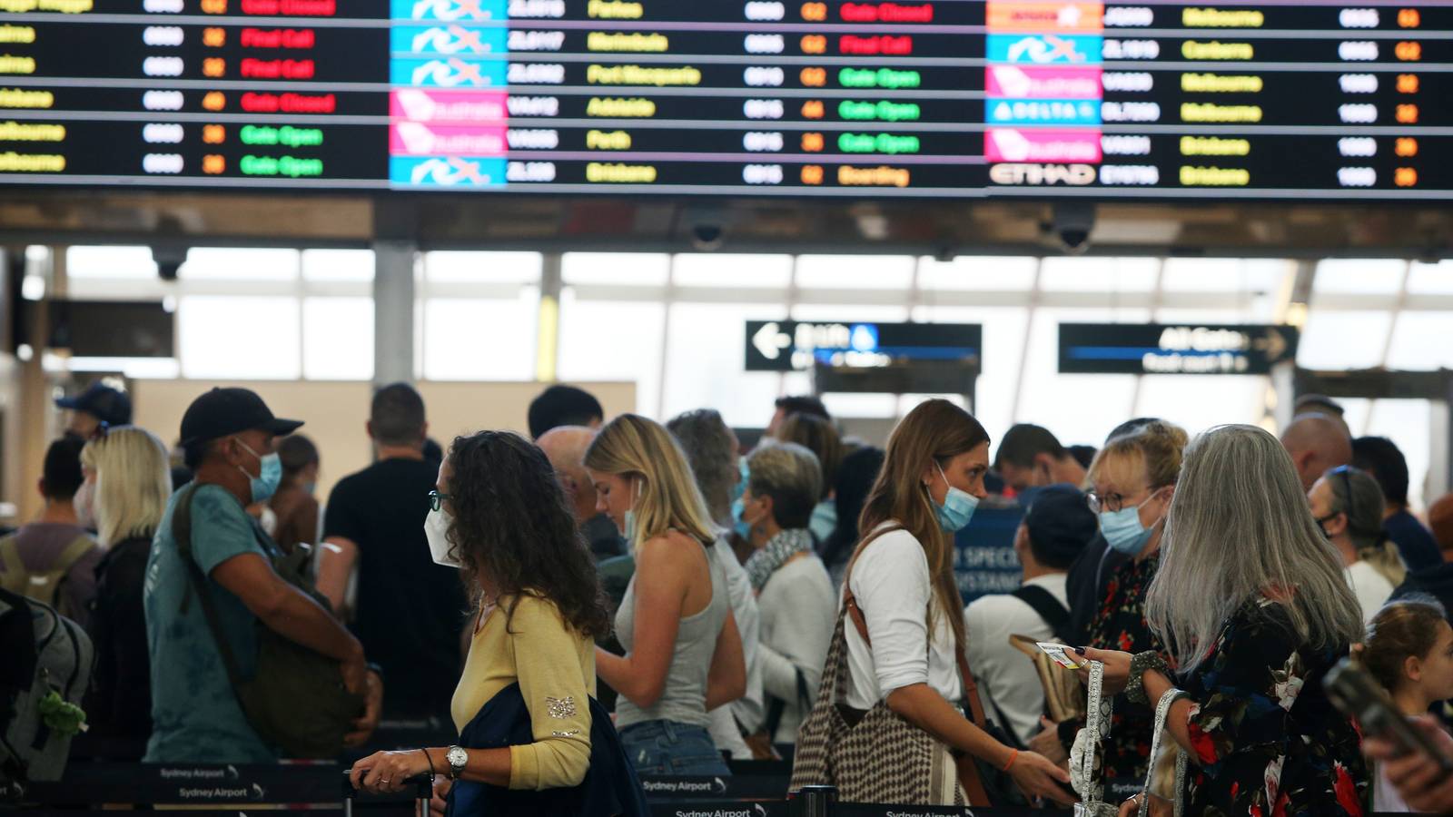Queues Shorten At Australia's Airports On Easter Sunday