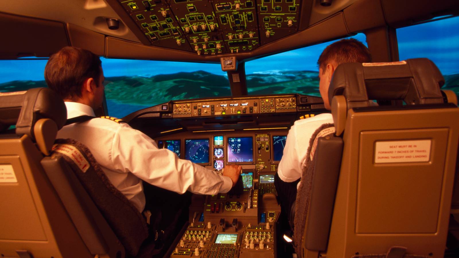 UK Pilot Union Warns Prospective Pilots Of Tough Competition