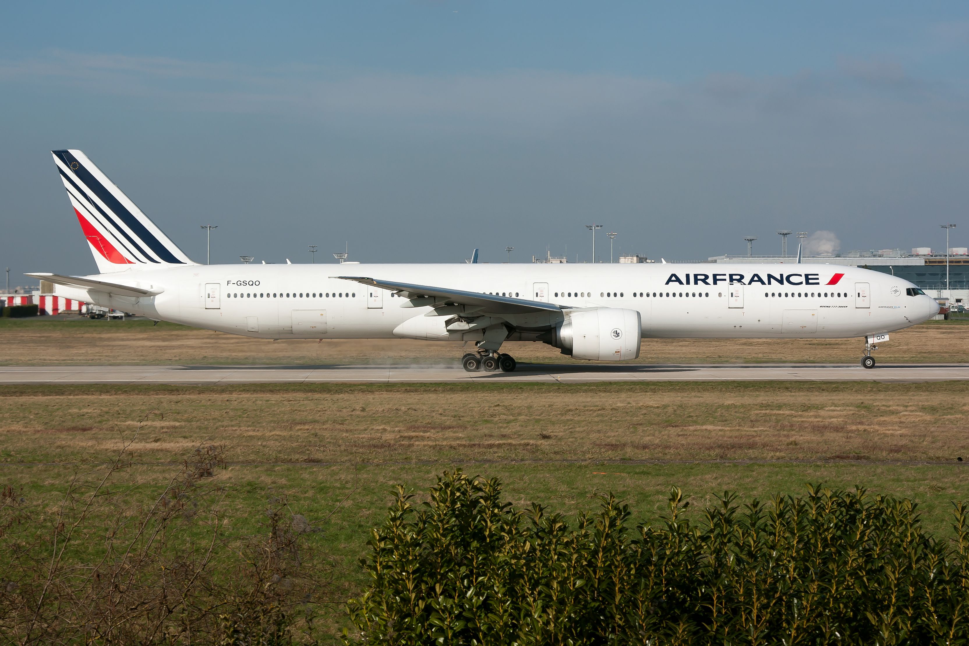 Unresponsive Air France Boeing 777 Aborts Landing In Paris
