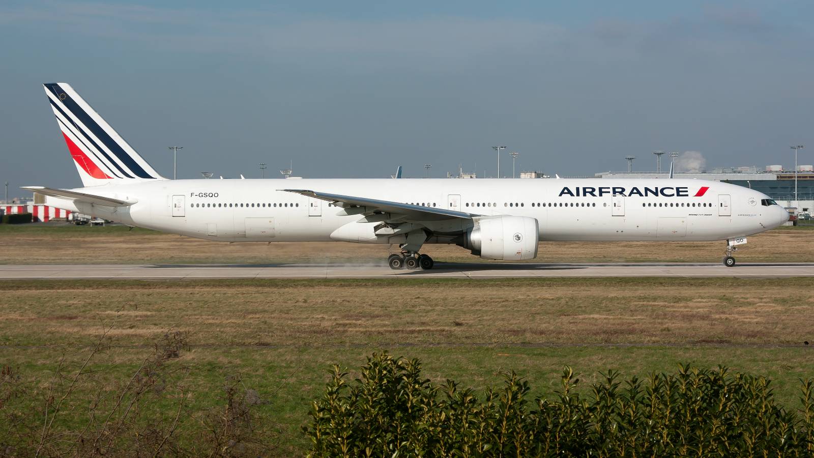Unresponsive Air France Boeing 777 Aborts Landing In Paris