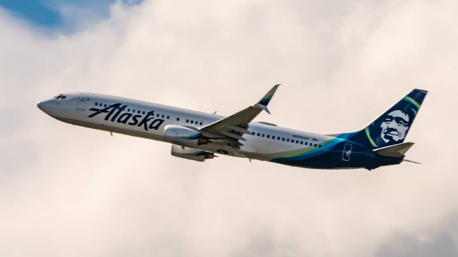 Alaska Airlines Pilots Set To Vote On Strike Action