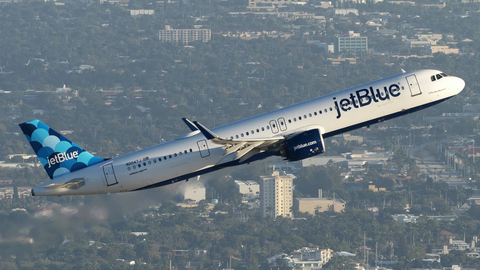 JetBlue Floats $1,000 Bonus For Flight Attendants Not To Call In Sick