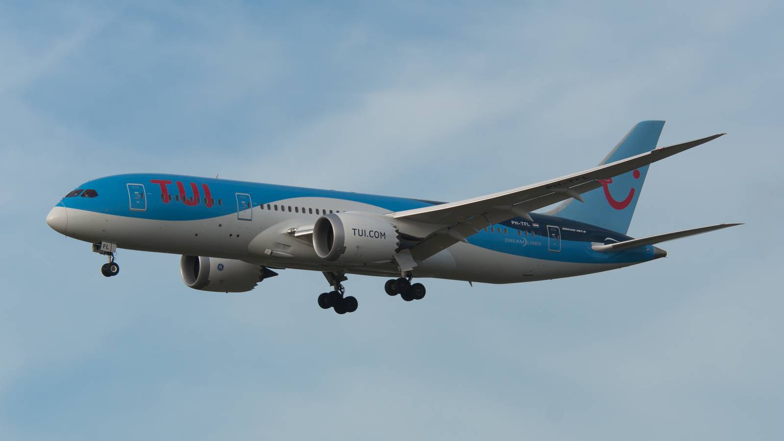 TUI Warns Gatwick Airport Passengers Of Severe Rail Strike Disruptions