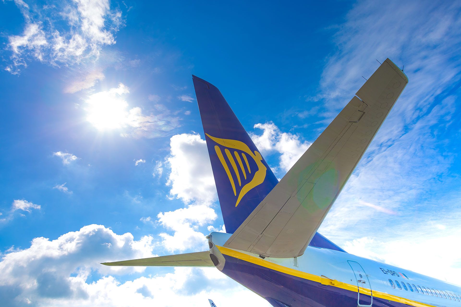 Oops: Car Tries To Drive Under Ryanair Boeing 737 & Fails