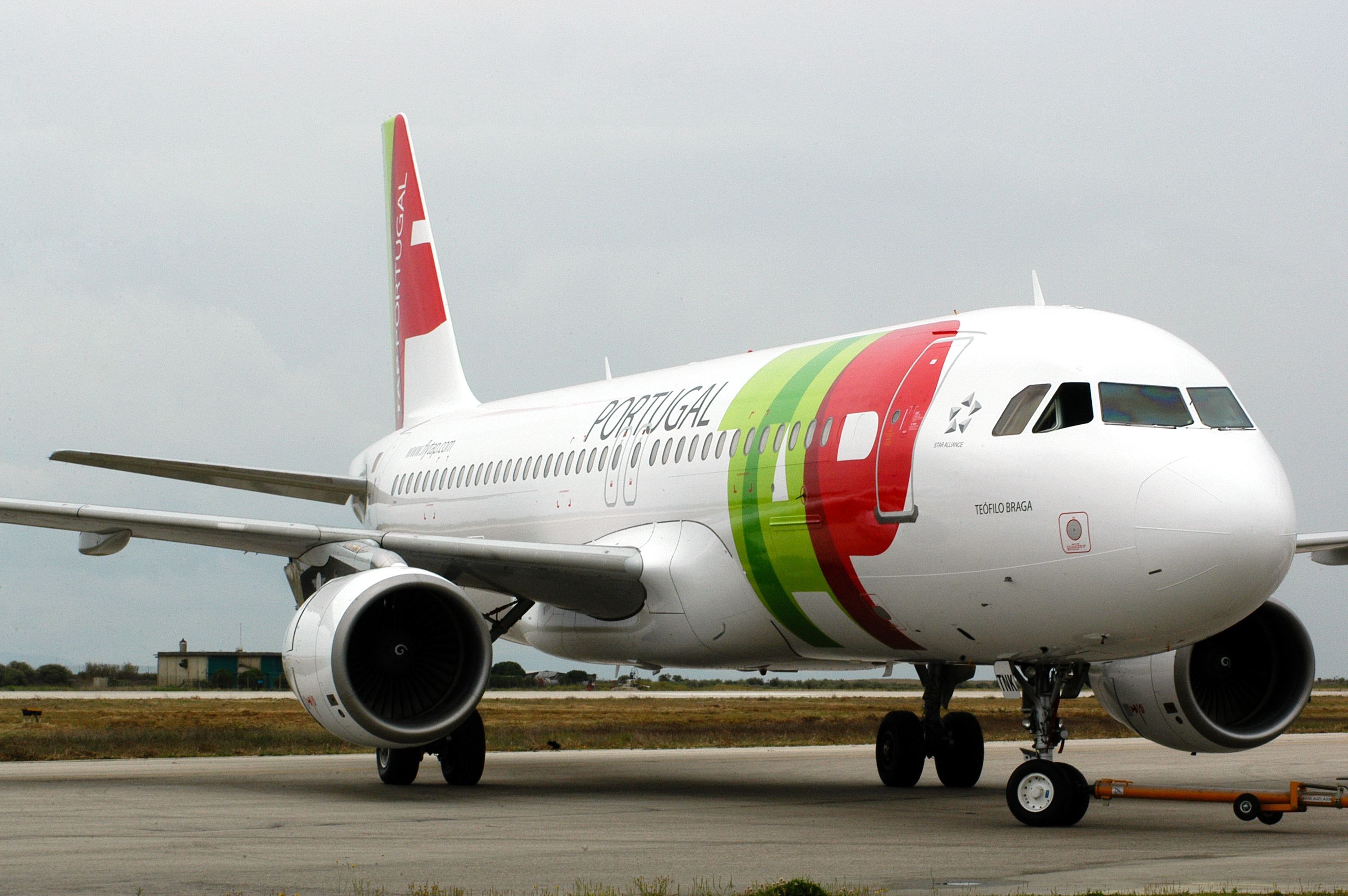 TAP Portugal Airbus A320 Strikes Wingtip, Makes Very Low Go Around