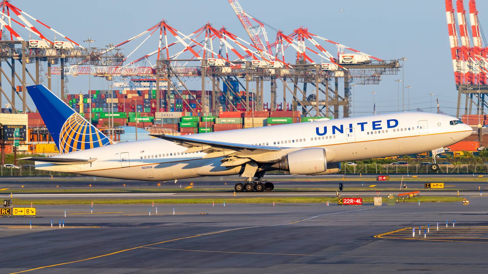 United Airlines Flight Attendant Sent To Hospital After Unruly Passenger Incident
