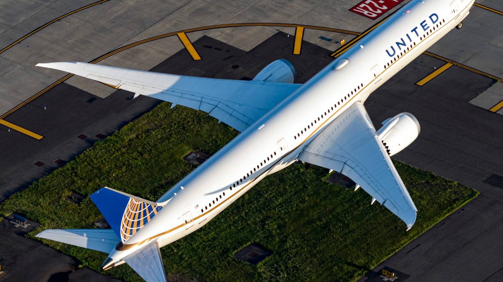 United Airlines Aims To Add 50,000 Employees In 5 Years