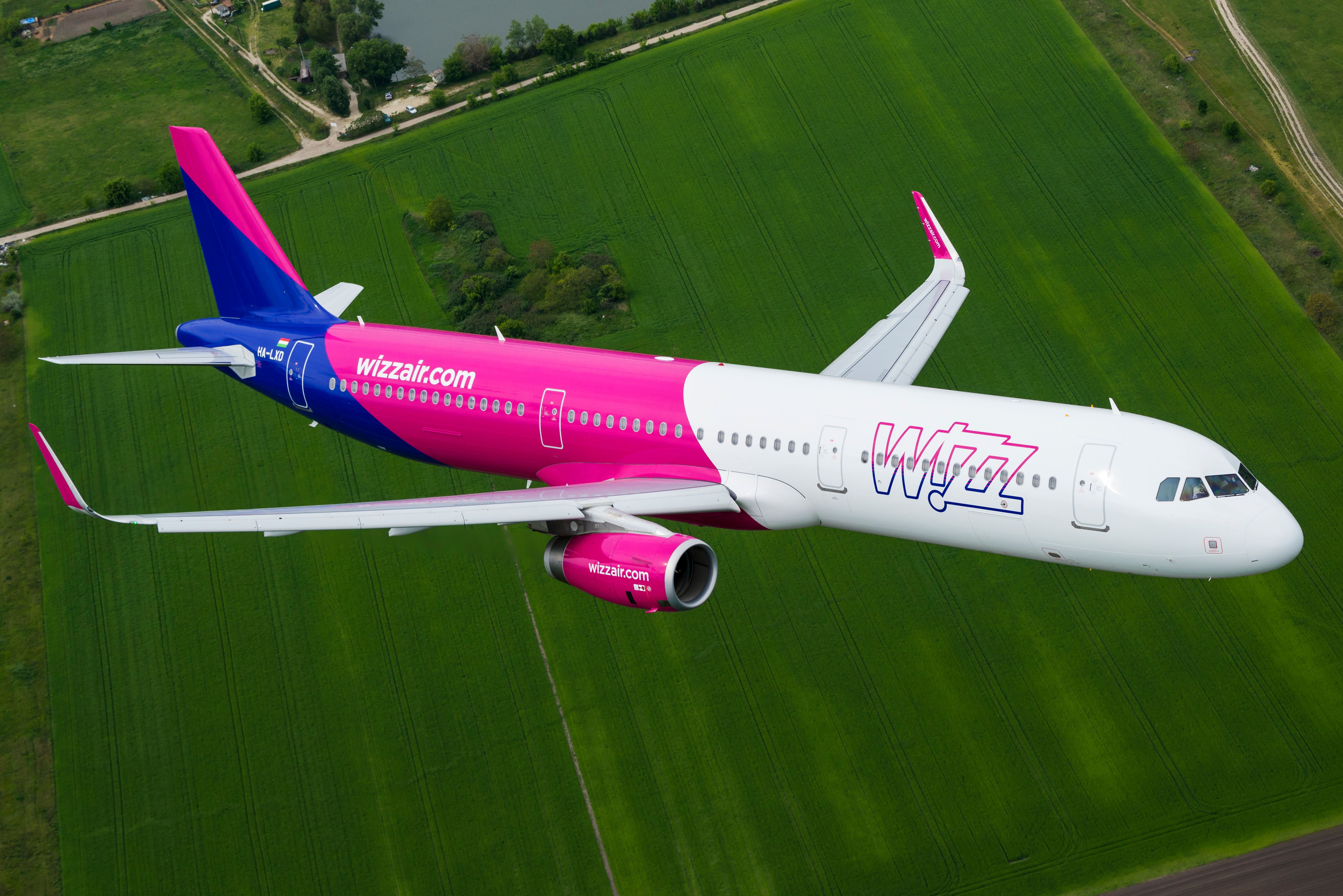 Wizz Air Airbus A321neo Takes A Beating Landing In Hail