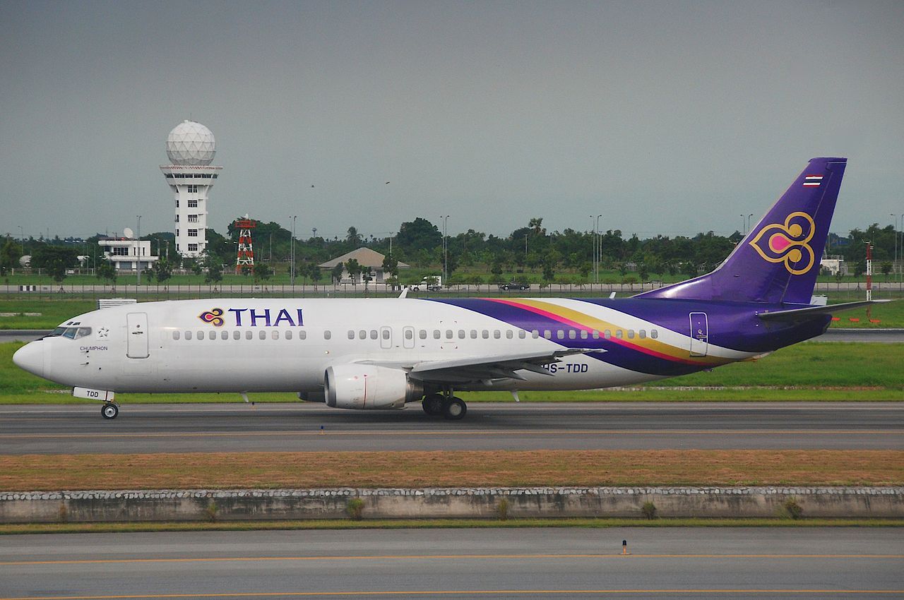 THAI 航空Boeing 737-407 Thai Airways To Auction A Boeing 737-400 On Facebook Live