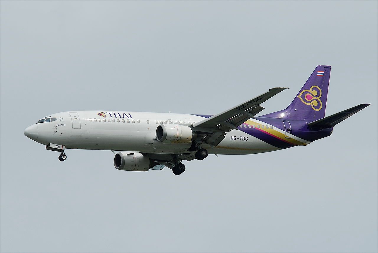 Thai Airways To Auction A Boeing 737-400 On Facebook Live