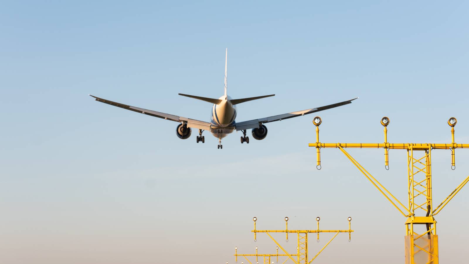 Amsterdam Schiphol's Passenger Caps Expected To Remain For 6 More Months