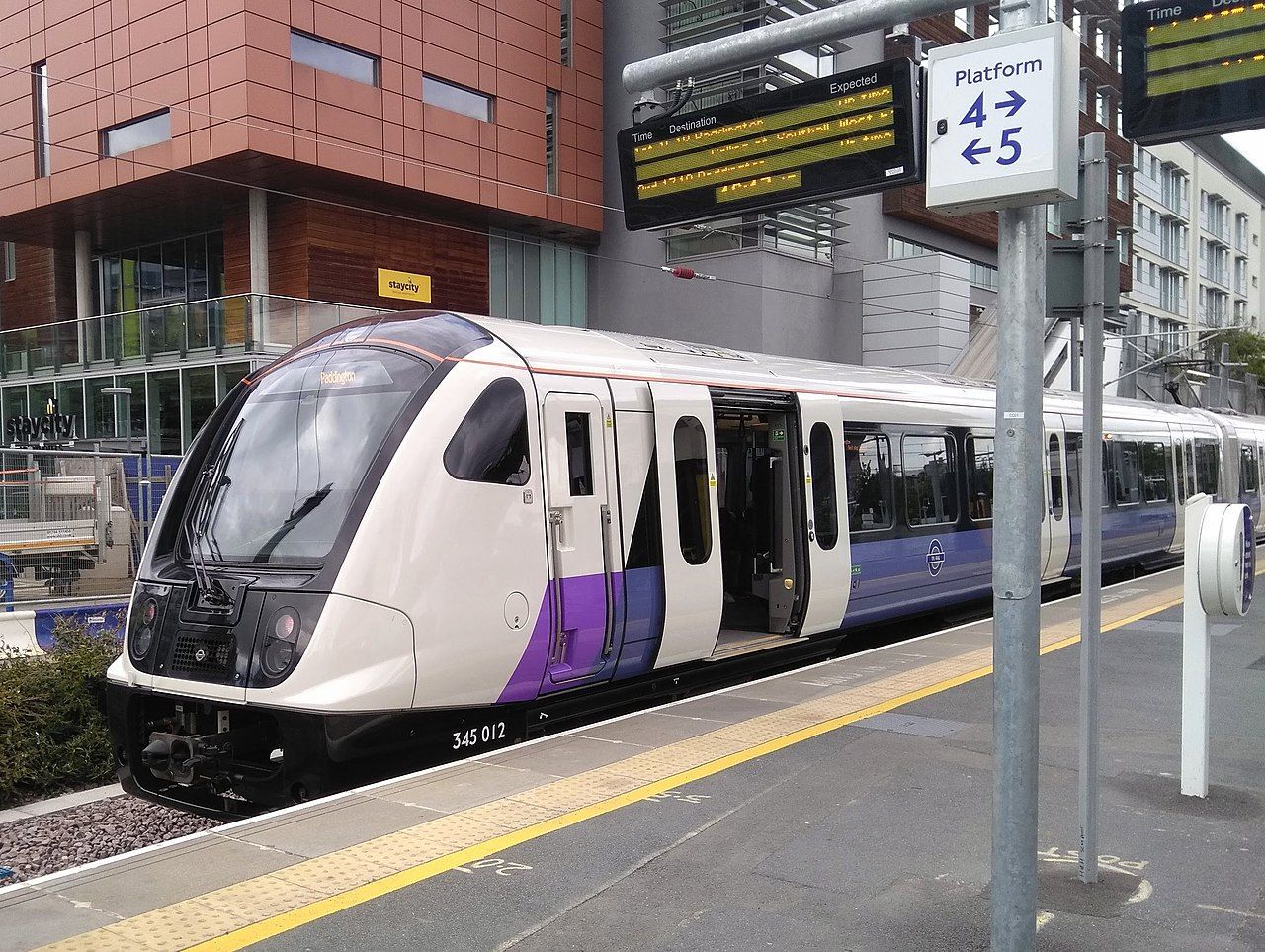 The Options For Traveling From Heathrow To Central London By Rail