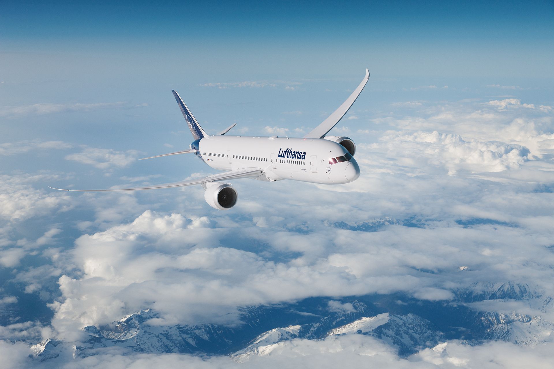 Lufthansa Shows Off Its 1st Boeing 787 After Painting