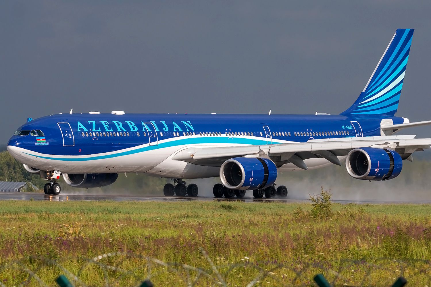 AZAL_Azerbaijan_Airlines,_Airbus_A340-542,_4K-AZ86