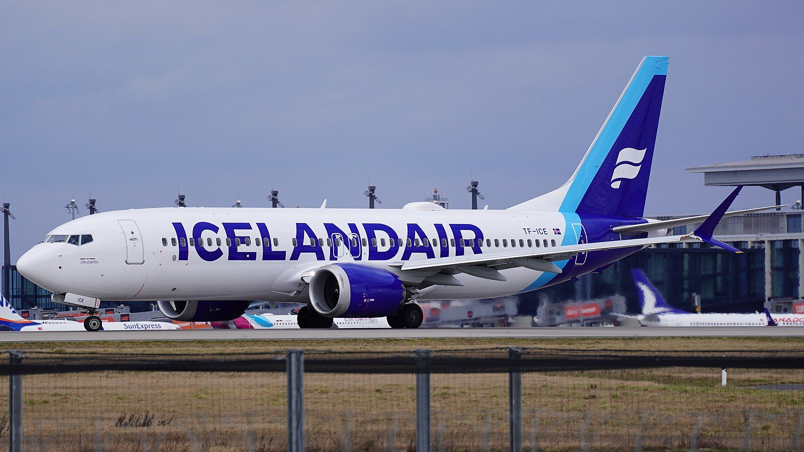 Icelandair Celebrates 10 Years Of Billund Flights With LEGO Boeing 737 MAX