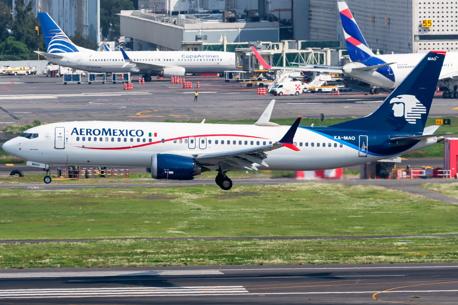 Concerns Raised Over Mexico City Airspace Incidents Since New Airport Opened