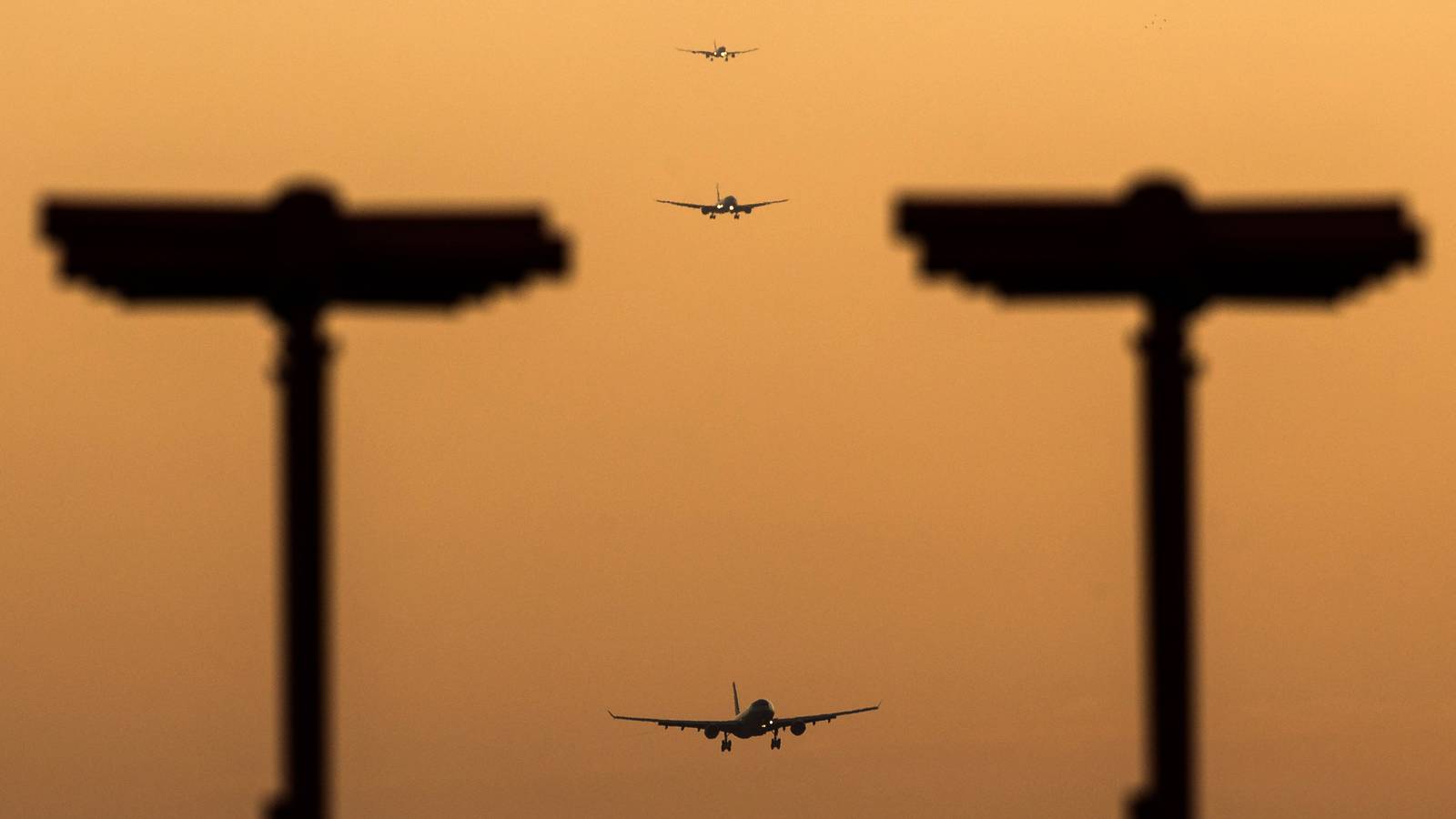 The UK Aims To Operate Its First Net-Zero Transatlantic Flight Next Year