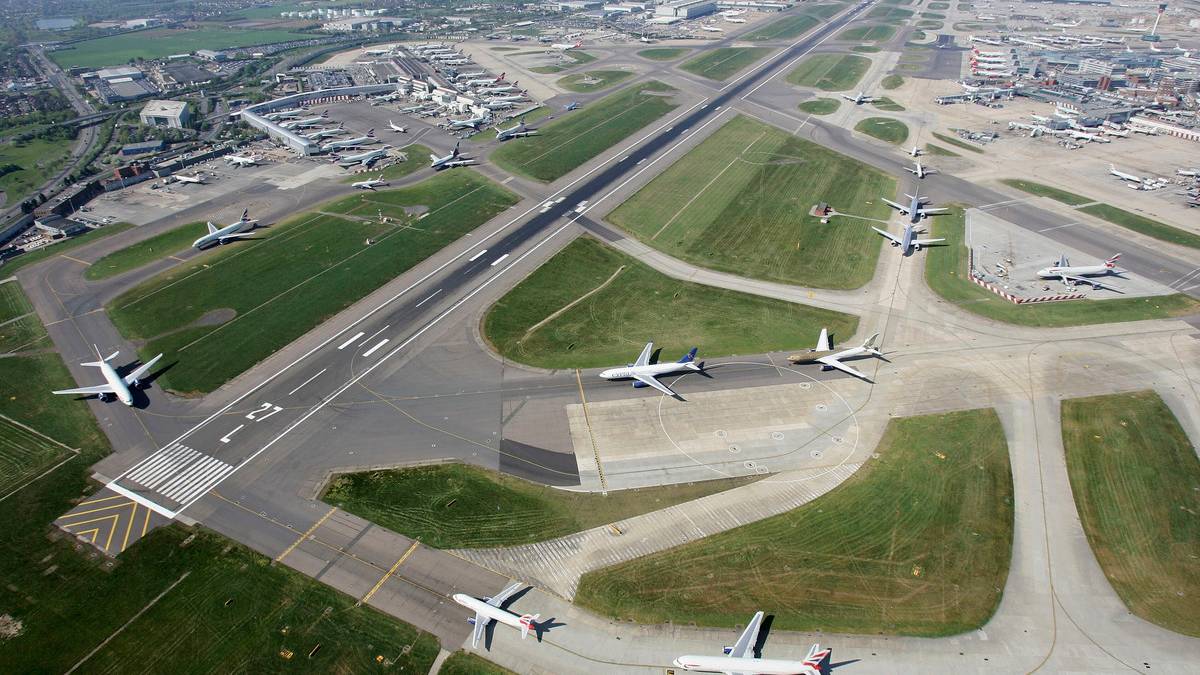 A photo shows planes from different carriers lining up to take off from Heathrow runway 27L.
