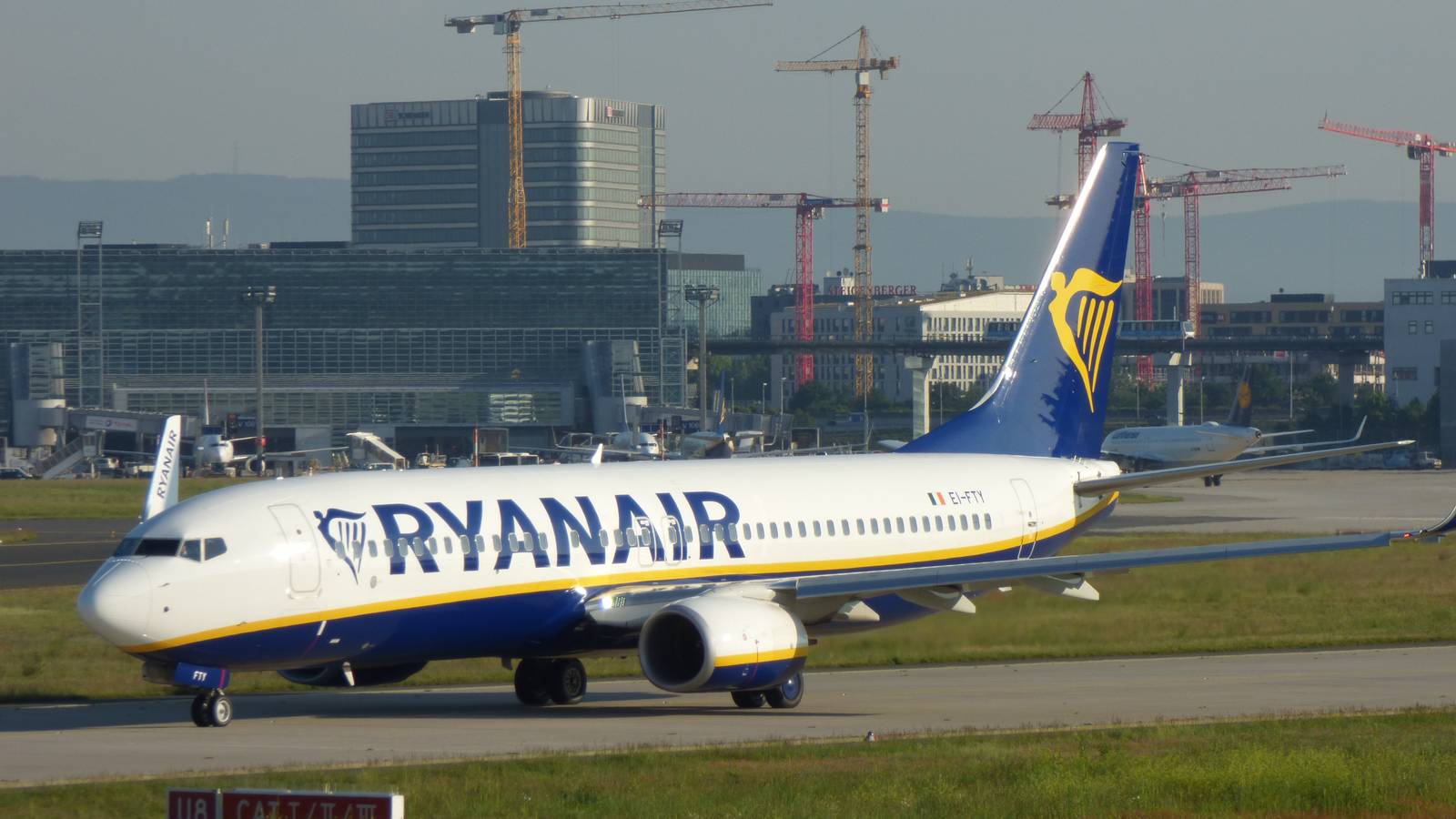 "Headless Chickens": Ryanair's Chief Renews Boeing Attacks