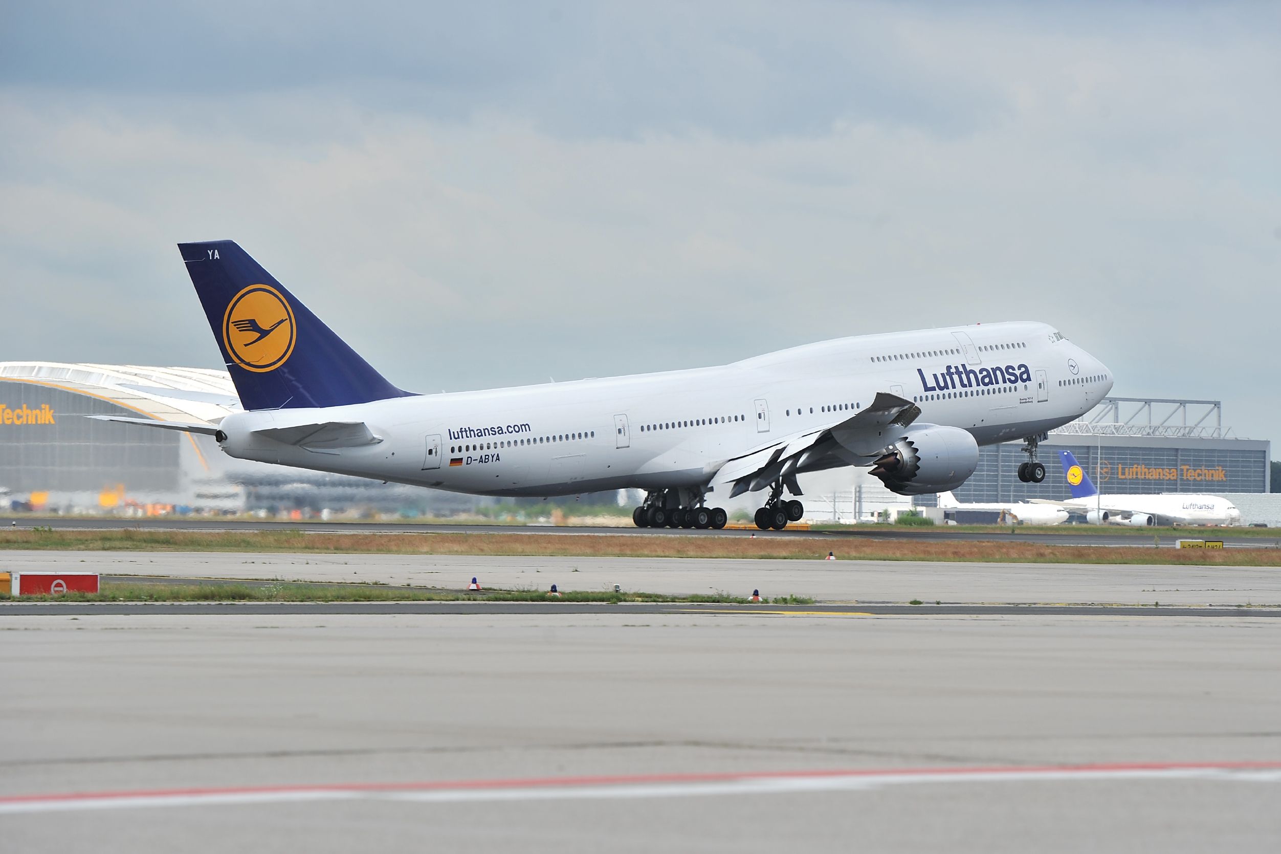 エアホン LufthansaFrankfurt.jpg?w=1600&