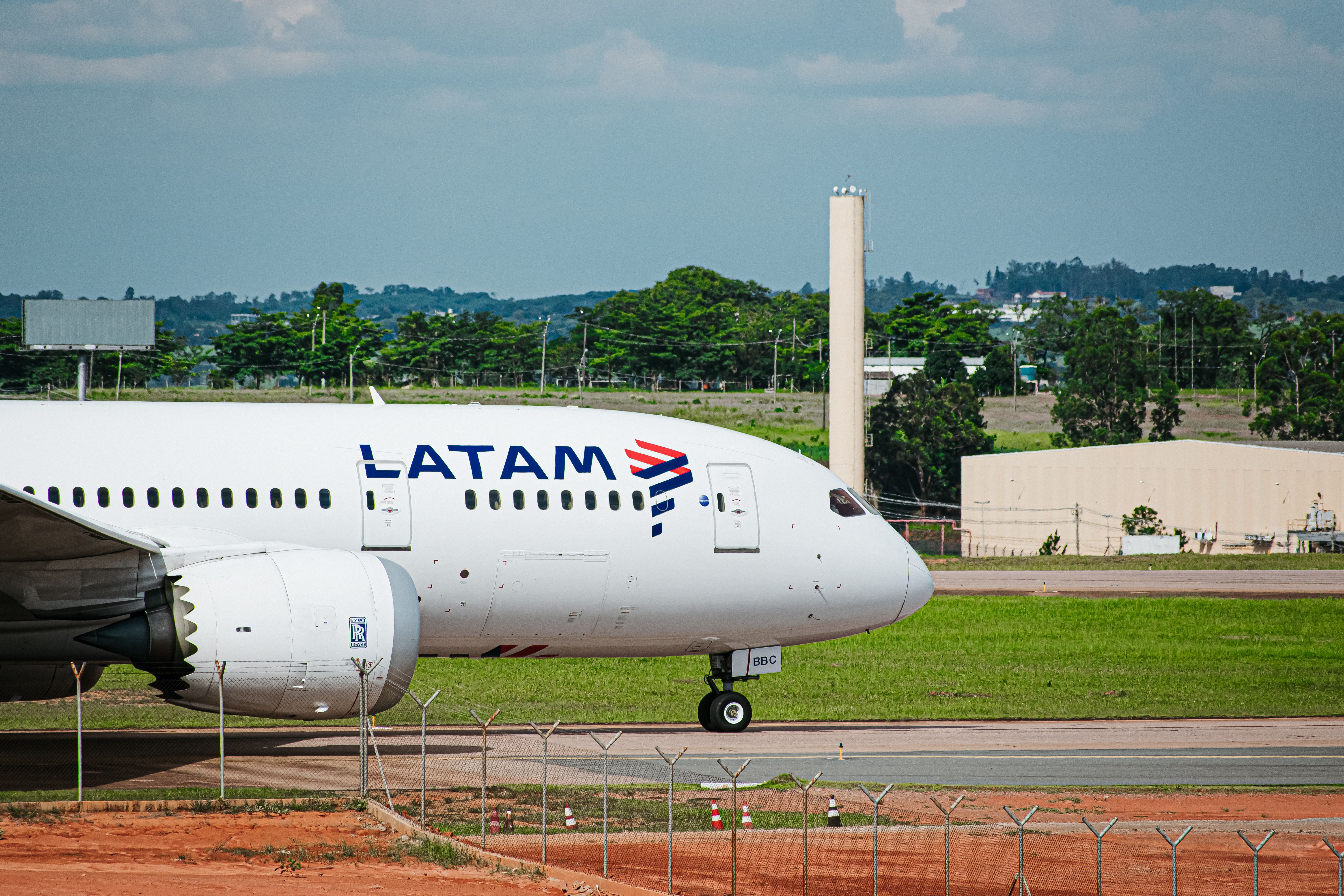 Unveiling the LATAM Airbus A320 PR-MAP Aviationtag Edition