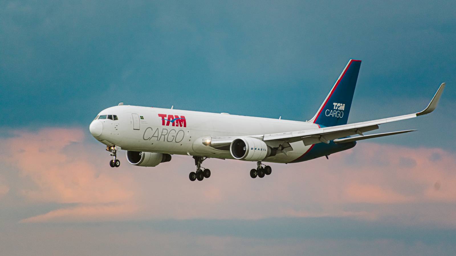 LATAM Flies 1 Ton Of Aid To Recife Following Heavy Rains
