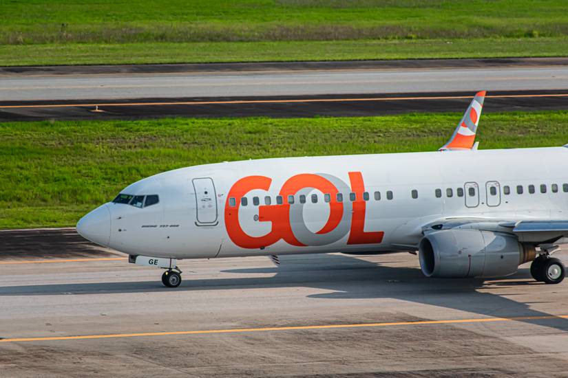 GOL 737 MAX on runway