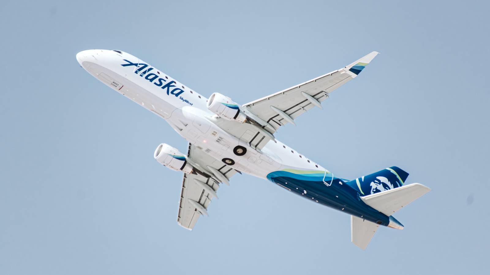 Alaska Airlines Pilots Push Forward With Strike Authorization
