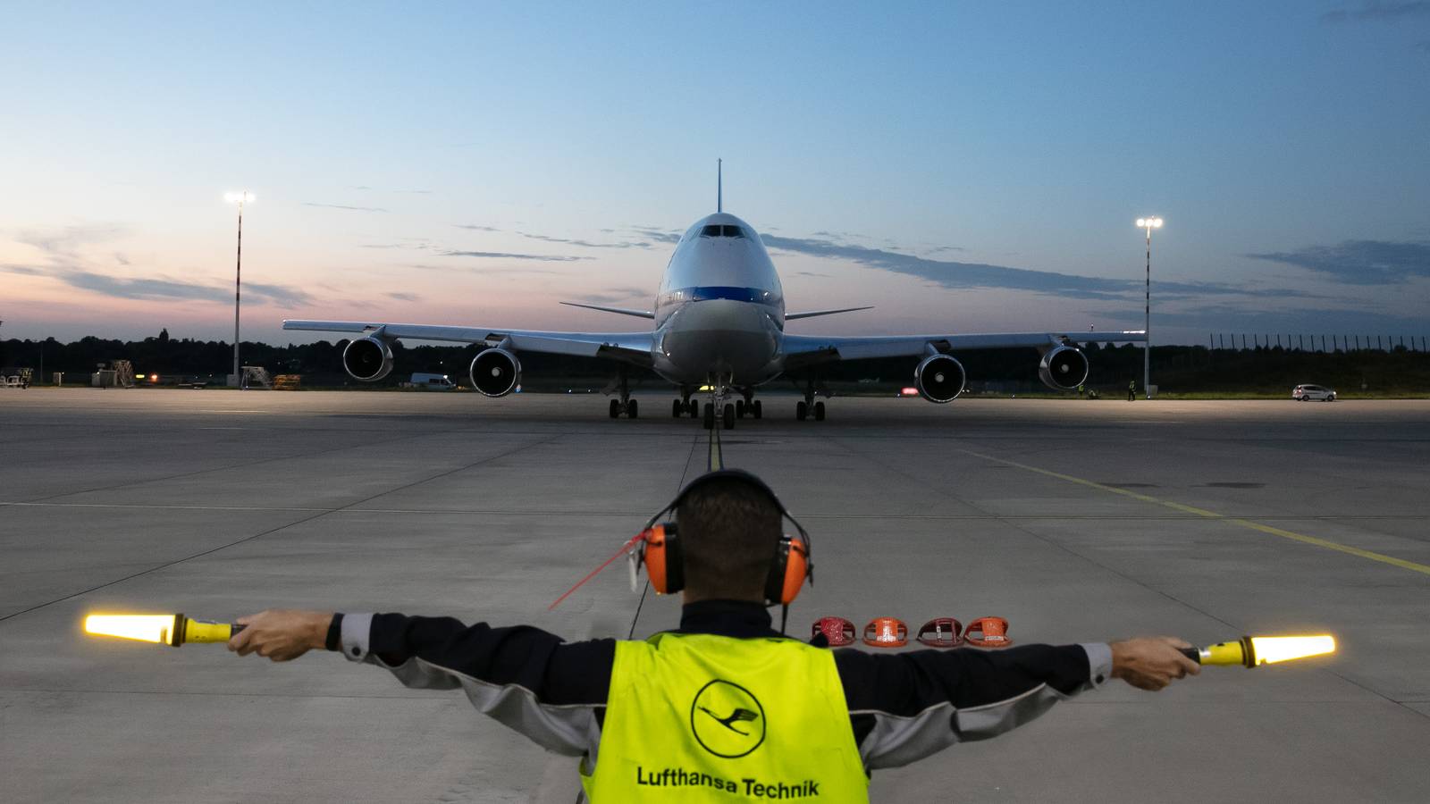 Where Are Lufthansa Technik's Main Maintenance Bases?