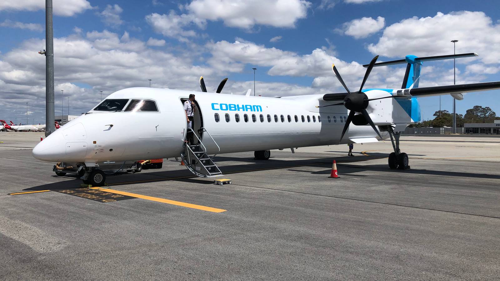 FIFO Specialist Cobham Aviation Receives Its 7th De Havilland Q400