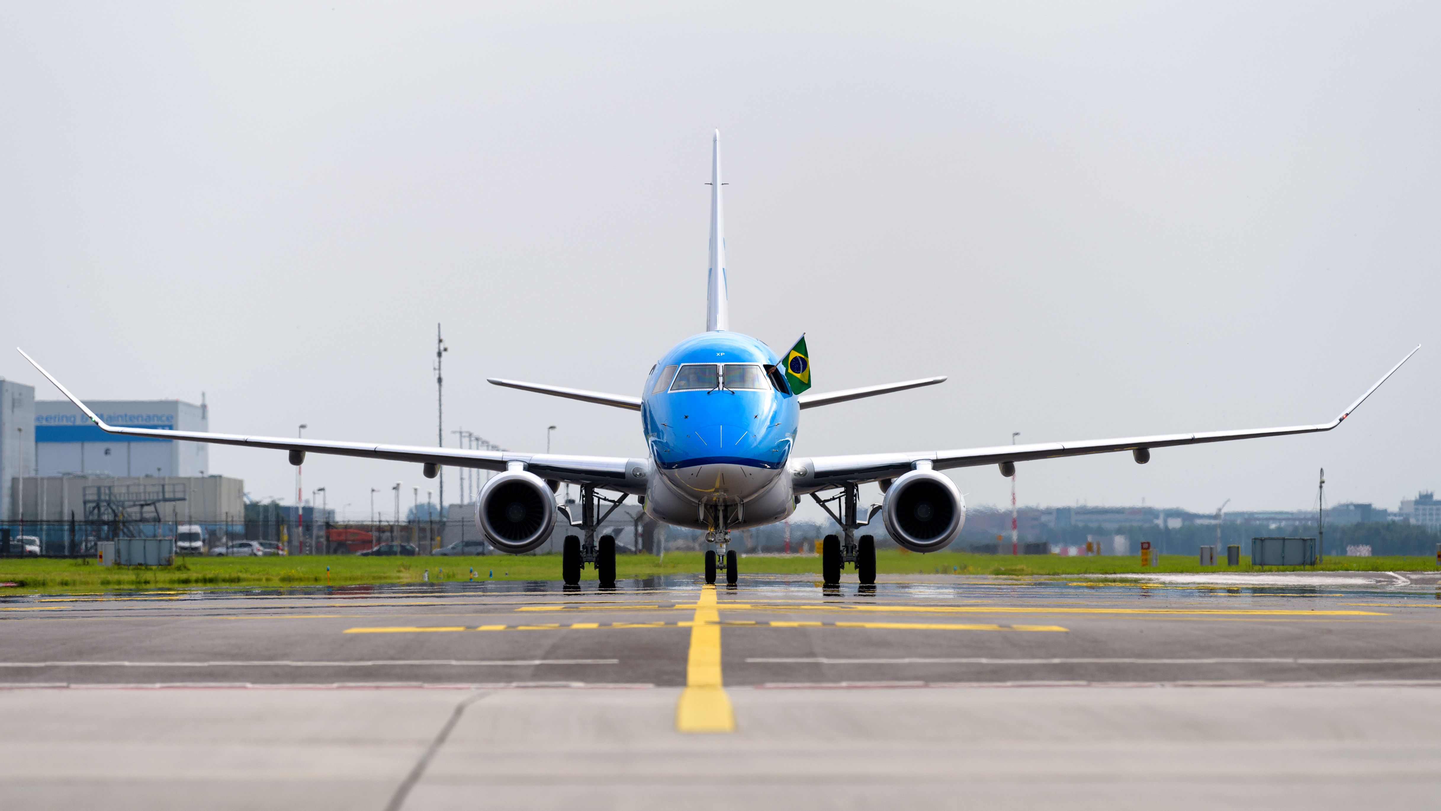 KLM Embraer E195-E2 Diverts To Dusseldorf With Smell Of Smoke